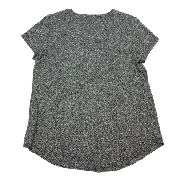 Top Short Sleeve By Akemi And Kin In Grey, Size: L on Sale