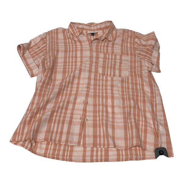 Top Short Sleeve By Universal Thread In Peach, Size: M Hot on Sale