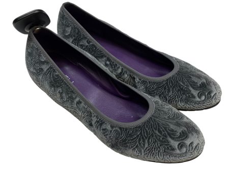 Shoes Flats By Vaneli In Grey, Size: 7.5 Fashion