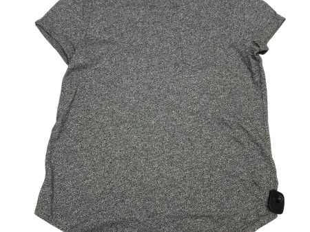 Top Short Sleeve By Akemi And Kin In Grey, Size: L on Sale