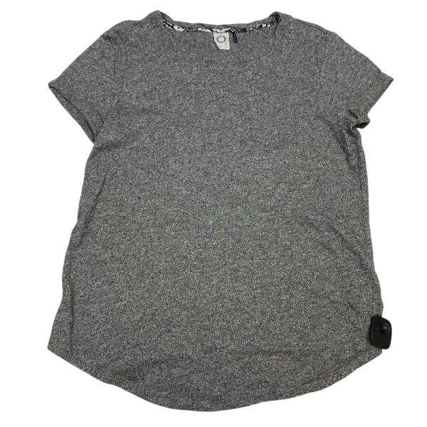 Top Short Sleeve By Akemi And Kin In Grey, Size: L on Sale